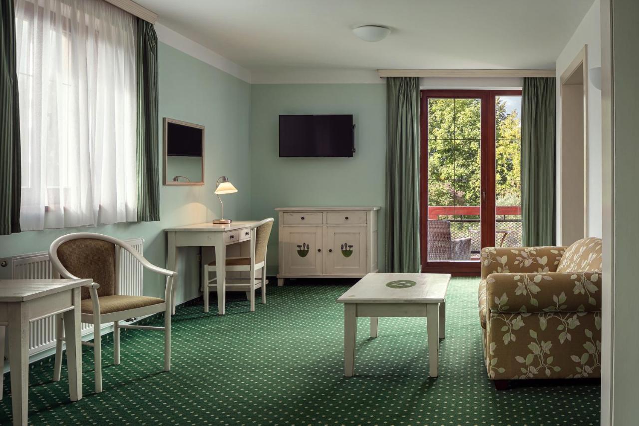 Golf & Spa Kuneticka Hora Dritec Extérieur photo